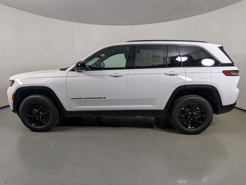2026 Jeep Grand Cherokee Altitude