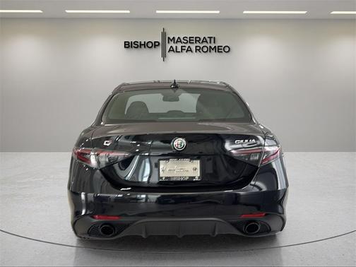2025 Alfa Romeo Giulia Base