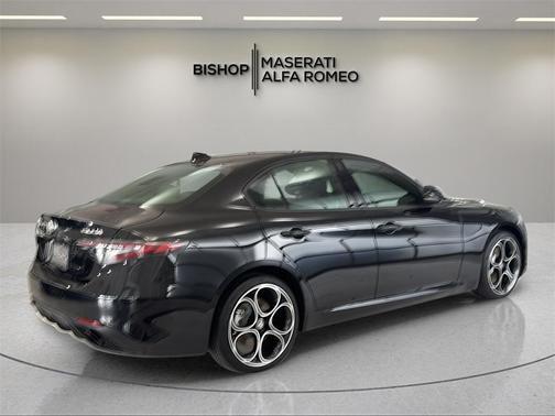 2025 Alfa Romeo Giulia Base