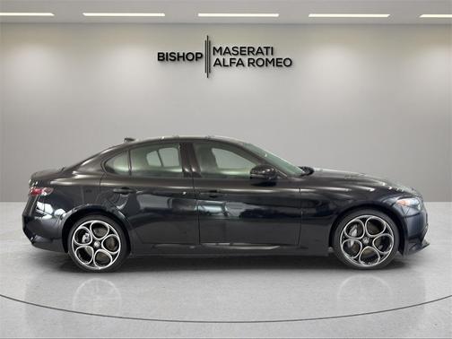 2025 Alfa Romeo Giulia Base