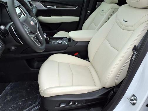 2025 Cadillac XT5 Sport