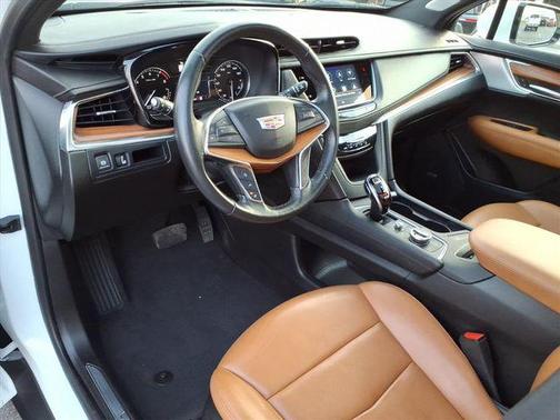 Crystal White Tricoat 2024 Cadillac XT5 Premium Luxury