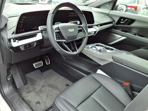 2025 Cadillac OPTIQ Luxury 2 AWD