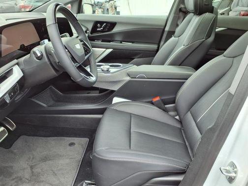 2025 Cadillac OPTIQ Luxury 2 AWD