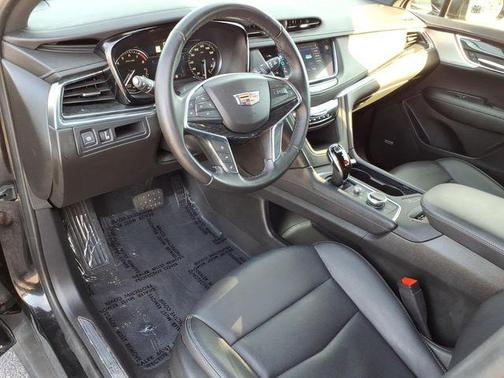Stellar Black Metallic 2020 Cadillac XT5 Premium Luxury