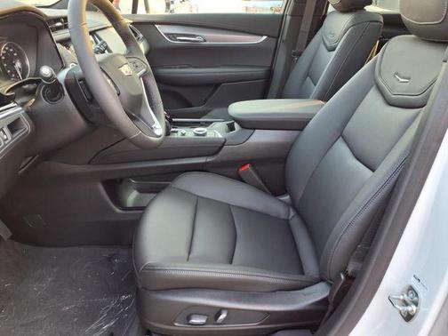 2025 Cadillac XT6 Luxury AWD