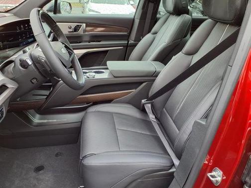 2026 Cadillac VISTIQ Luxury