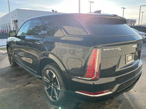 2025 Cadillac Escalade IQ Sport 2