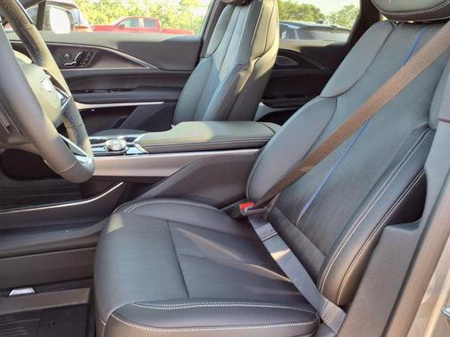 2025 Cadillac LYRIQ Sport w/1SJ