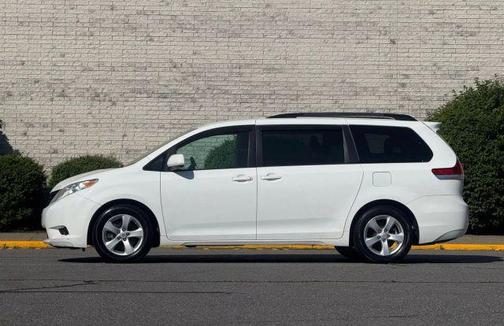 2014 Toyota Sienna LE
