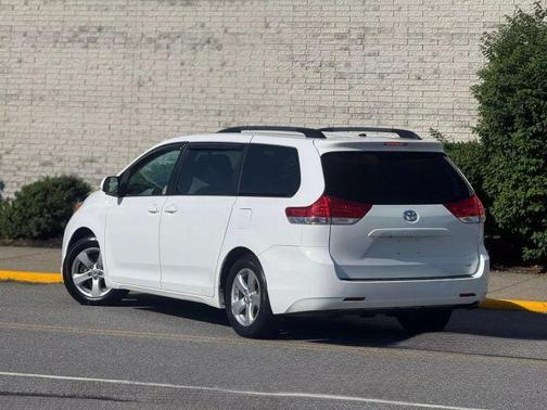 2014 Toyota Sienna LE