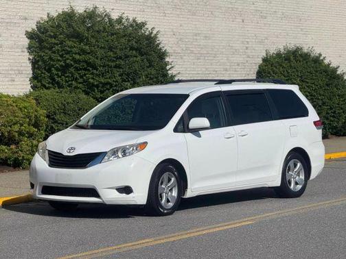 2014 Toyota Sienna LE