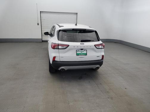 White 2022 Ford Escape SE