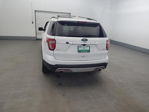 White 2017 Ford Explorer XLT