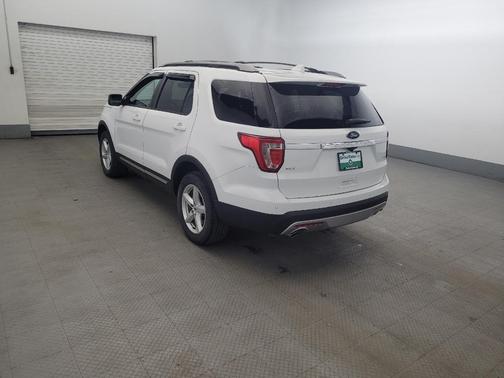 White 2017 Ford Explorer XLT