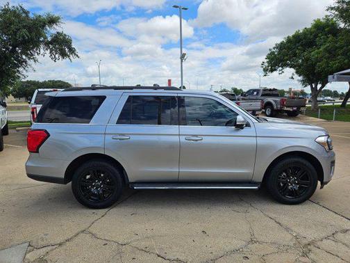 Iconic Silver Metallic 2022 Ford Expedition XLT