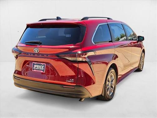 2023 Toyota Sienna LE