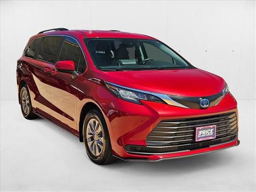 2023 Toyota Sienna LE