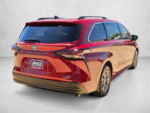 2023 Toyota Sienna LE