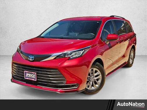 2023 Toyota Sienna LE