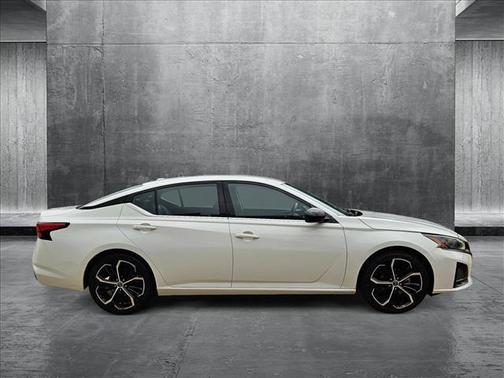 2023 Nissan Altima SR FWD