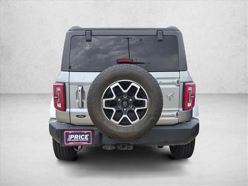 Iconic Silver Metallic 2022 Ford Bronco Outer Banks