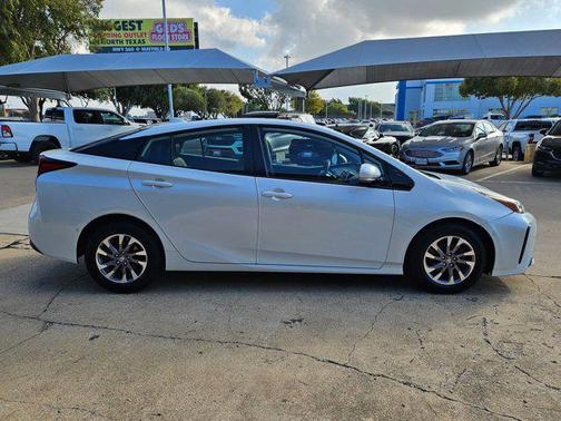 2019 Toyota Prius XLE