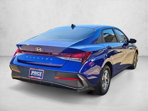 2024 Hyundai ELANTRA SE