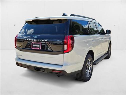 Star White Metallic Tri-Coat 2025 Ford Expedition Active