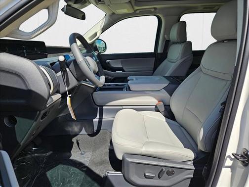 Star White Metallic Tri-Coat 2025 Ford Expedition Active