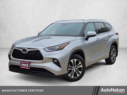 Celestial Silver Metallic 2022 Toyota Highlander Hybrid XLE