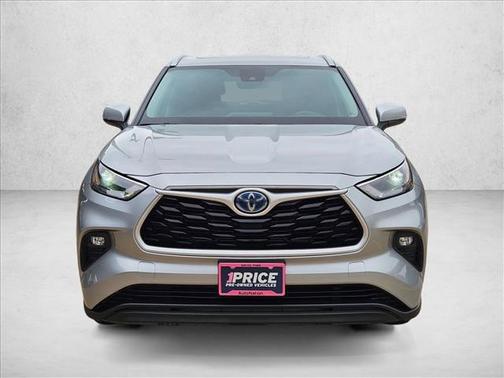 Celestial Silver Metallic 2022 Toyota Highlander Hybrid XLE