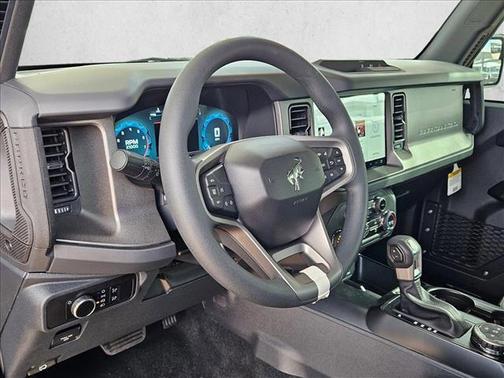 2025 Ford Bronco Base 4 Door 4x4