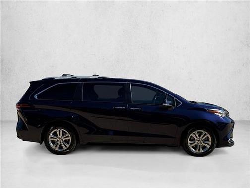 2022 Toyota Sienna Platinum