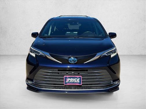 2022 Toyota Sienna Platinum