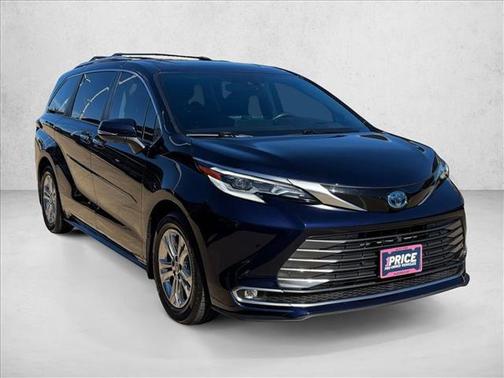 2022 Toyota Sienna Platinum