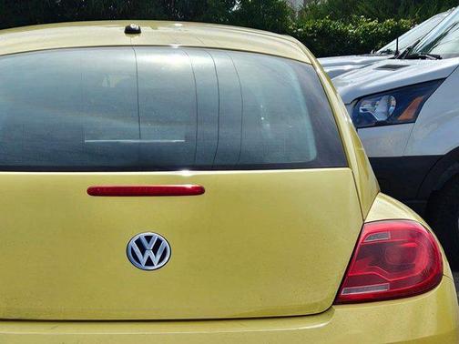 Yellow Rush 2015 Volkswagen Beetle 1.8T