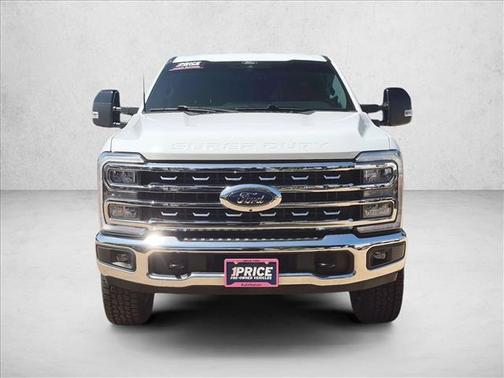 Oxford White 2025 Ford F-250 Lariat