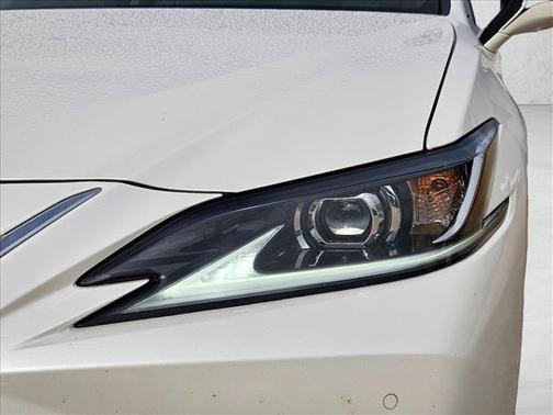 White 2024 Lexus ES 350 Luxury