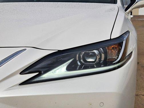 White 2024 Lexus ES 350 Luxury