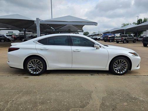 White 2024 Lexus ES 350 Luxury
