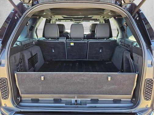 2023 Land Rover Discovery P360 Metropolitan Edition