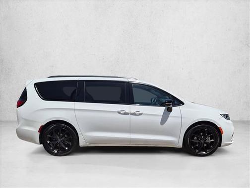 Bright White Clearcoat 2026 Chrysler Pacifica Limited