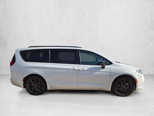 Bright White Clearcoat 2026 Chrysler Pacifica Limited