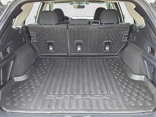Crystal White Pearl 2020 Subaru Outback Premium
