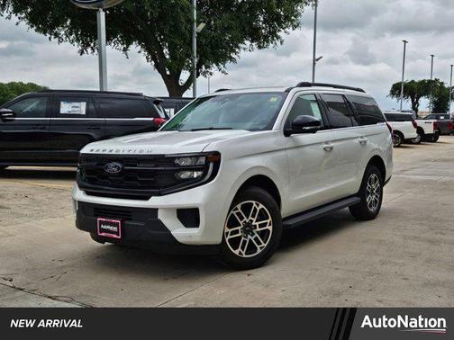 Star White Metallic Tri-Coat 2026 Ford Expedition Active