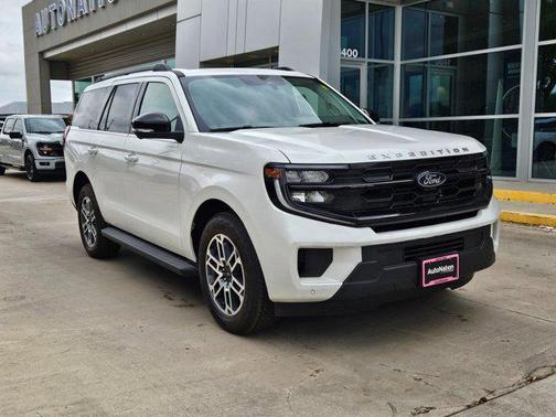 Star White Metallic Tri-Coat 2026 Ford Expedition Active