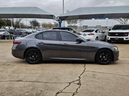 2021 Alfa Romeo Giulia Base