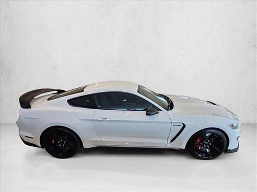 2016 Ford Shelby GT350R Base
