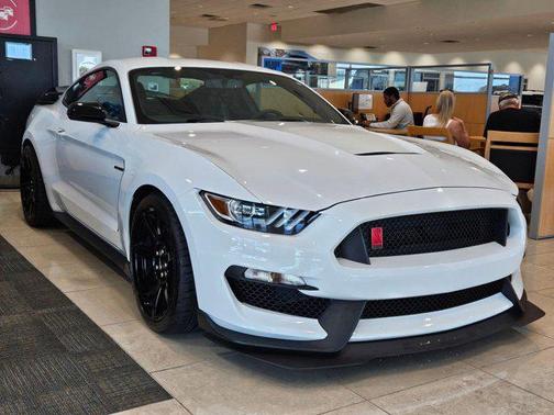 2016 Ford Shelby GT350R Base